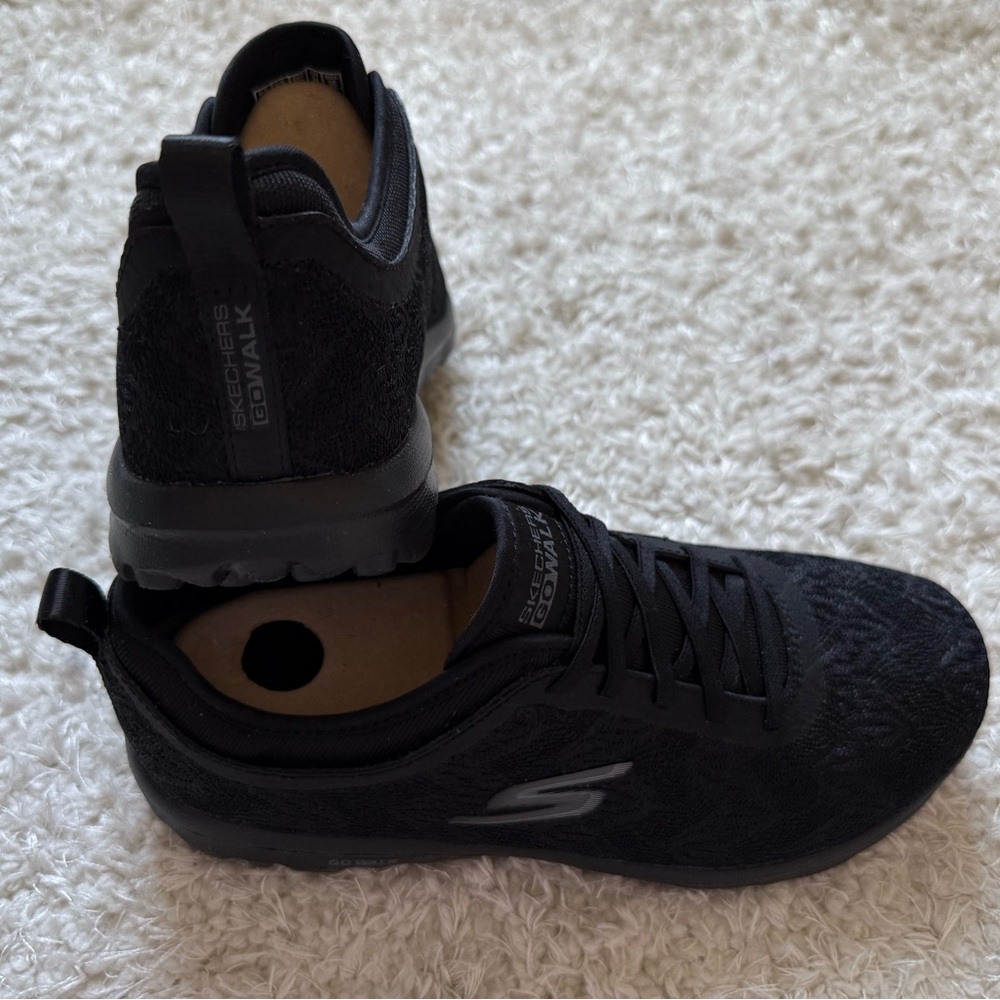 Skechers Go Walk woman’s Black Slip-On Walking Shoes: Size 7 - Picture 4 of 6